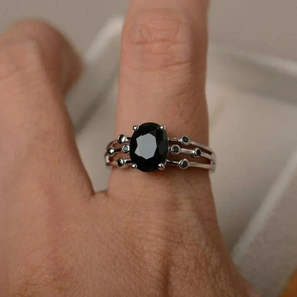 NEW 18k White Gold Oval Black Sapphire Ring - Picture 5 of 7